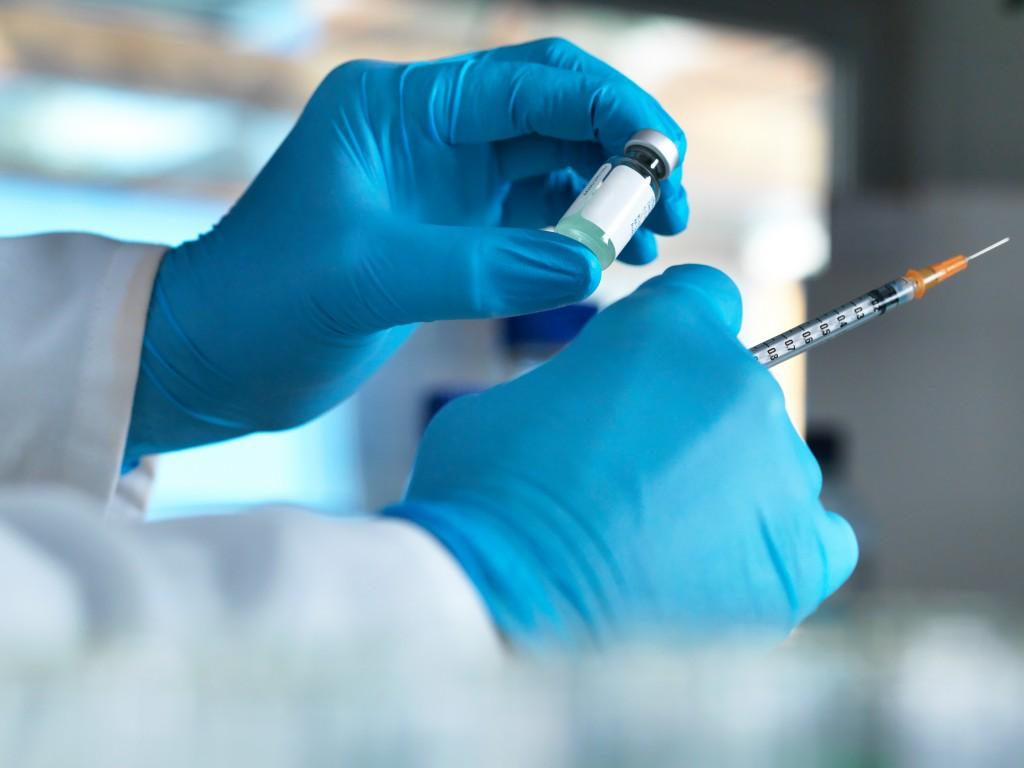 Специалисты центра «Вектор» сообщили о дате начала клинических испытаний вакцины от коронавируса