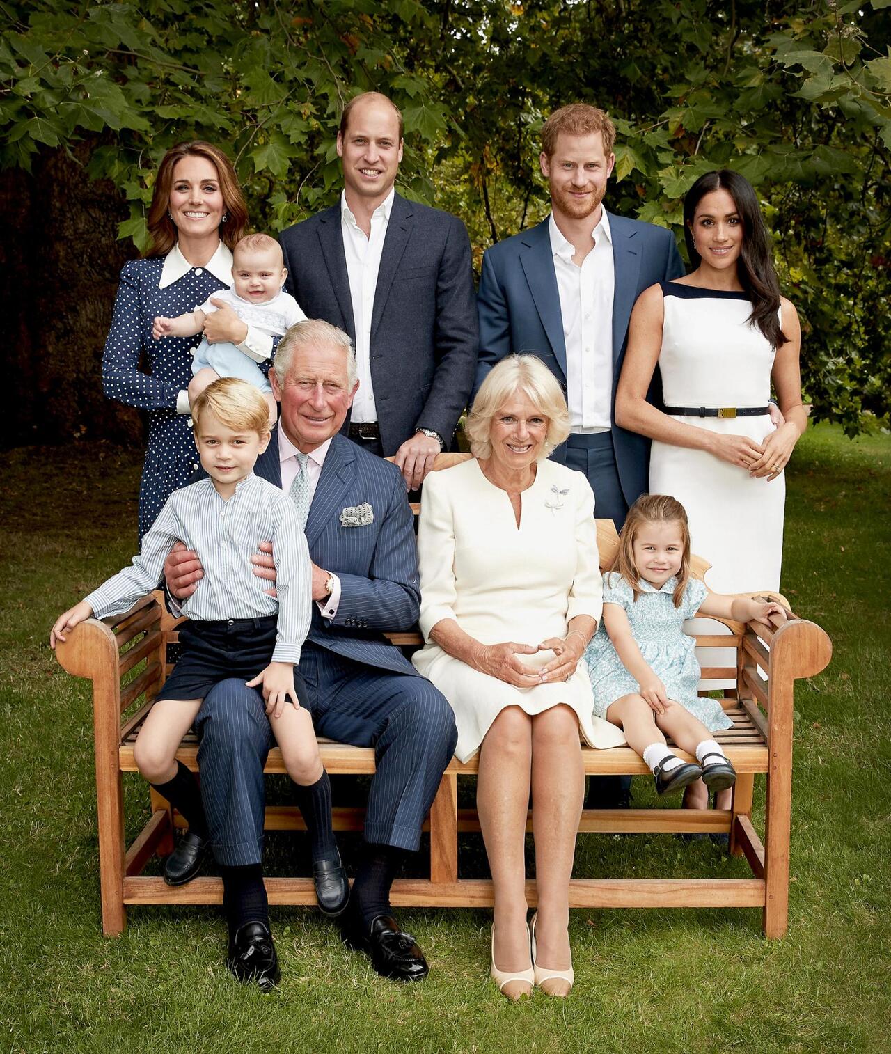 Вся семья опечалена! Елизавета II прокомментировала интервью Меган Маркл и принца Гарри 