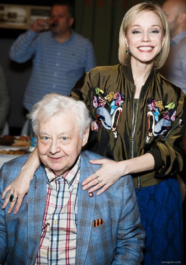 Счастливый папа с малышкой: Марина Зудина показала нежное фото Олега Табакова с дочерью Машей