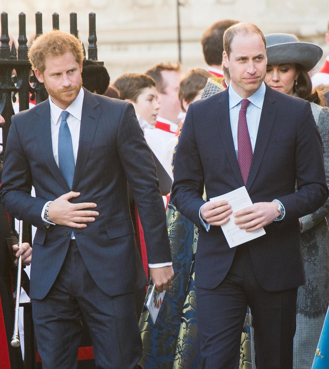 Конец ссорам: принцы Уильям и Гарри начали общаться после нескольких месяцев молчания