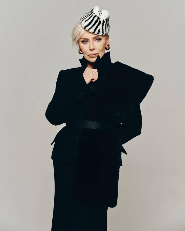 Ирина Понаровская в элегантном пальто