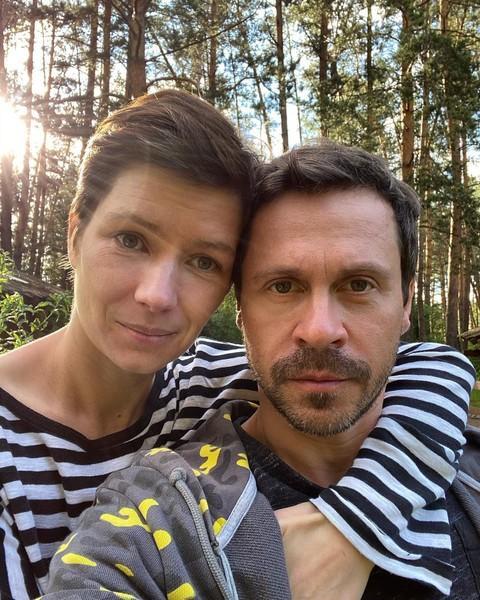 Павел Деревянко с женой