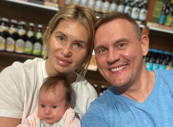 Степан Меньщиков заставляет жену сделать ДНК-тест для новорожденной дочери