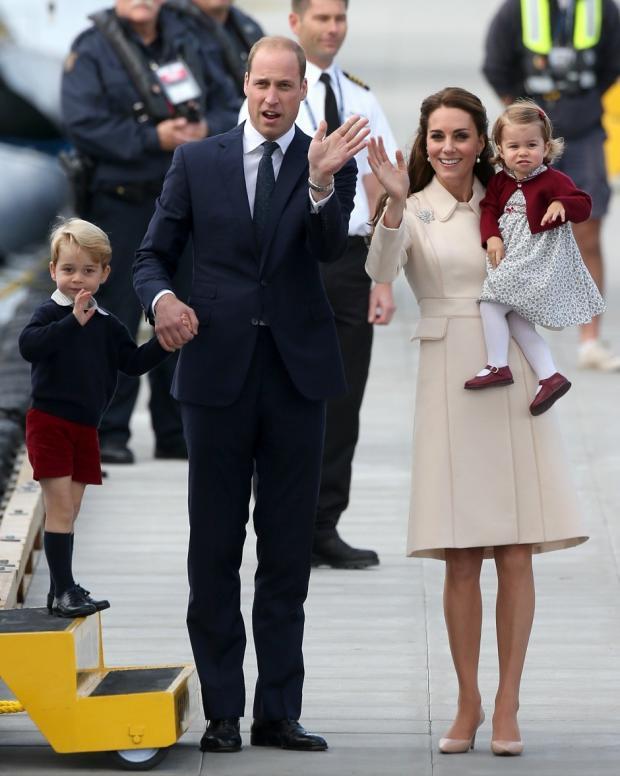 Трогательные аплодисменты: дети Кейт Миддлтон и принца Уильяма присоединились к акции благодарности врачам