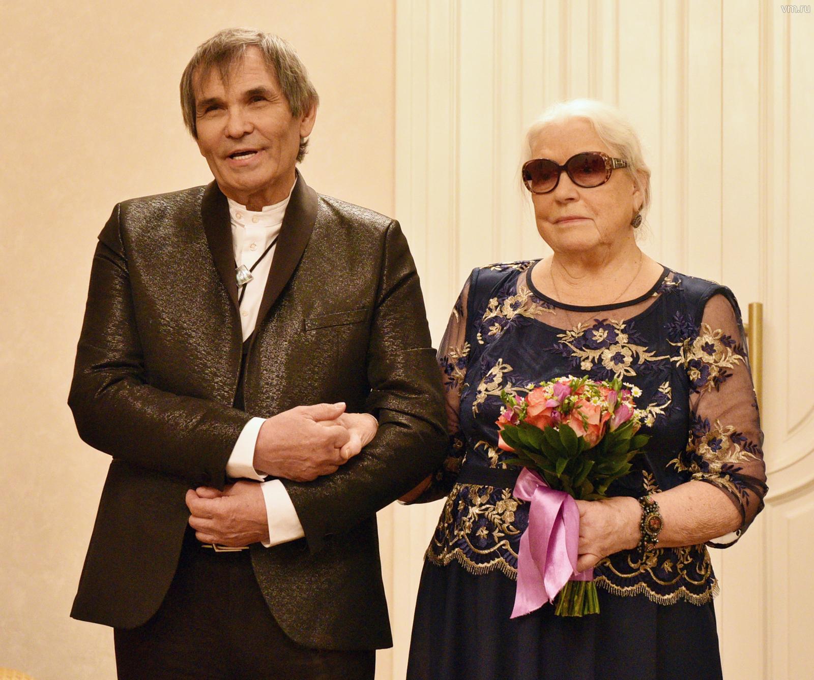 Бари Алибасов с супругой