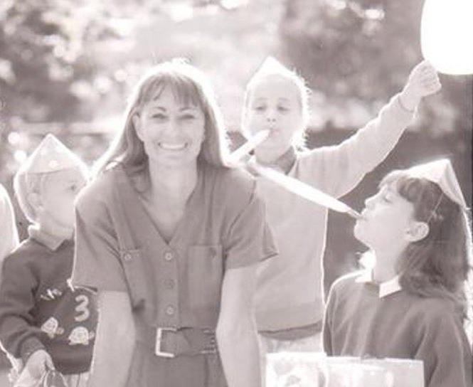 Кейт Миддлтон в детстве с мамой, братом и сестрой