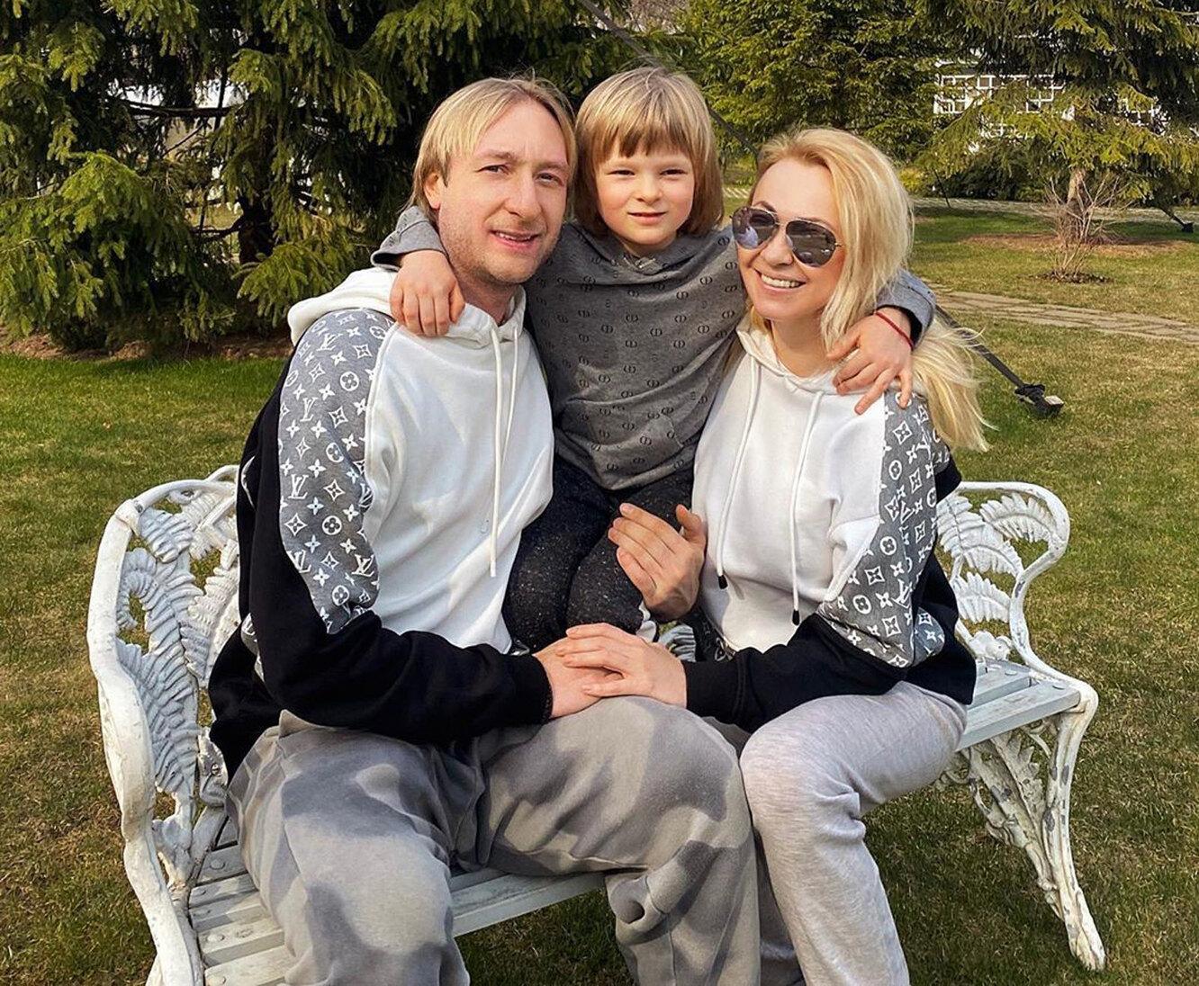 Саша Плющенко с родителями