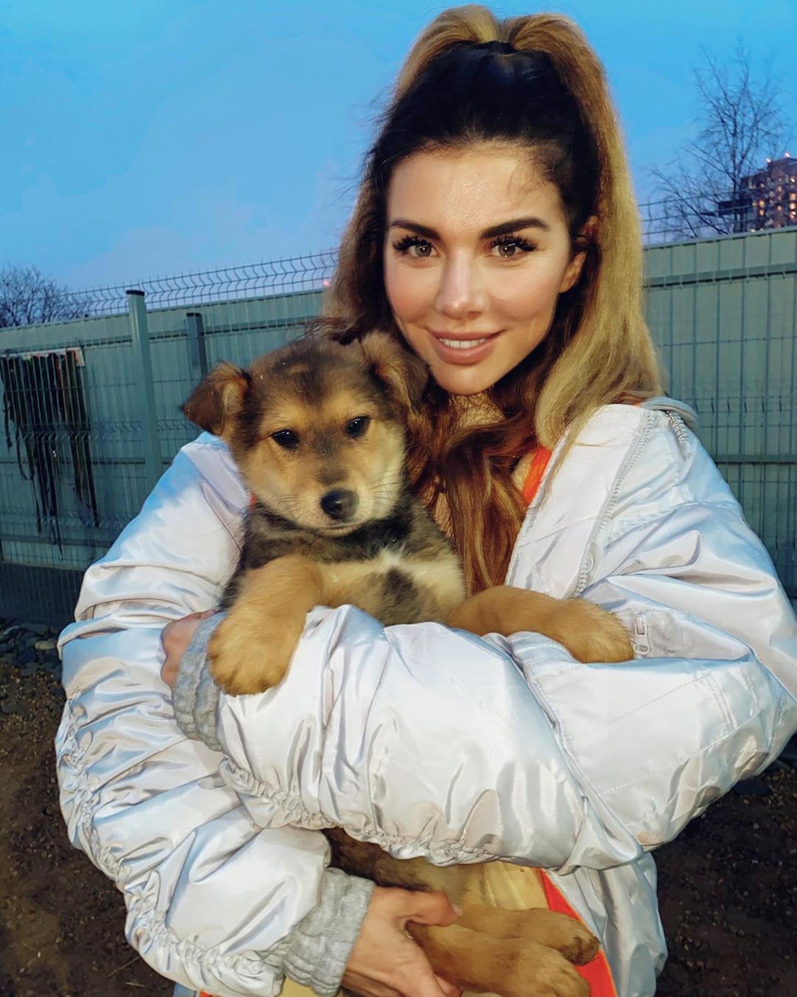 Анна Седокова с щенком