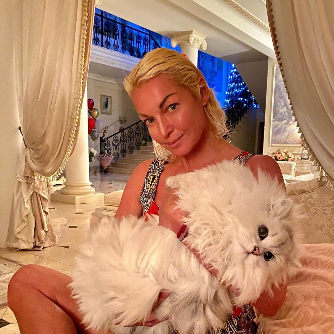 Анастасия Волочкова с котом