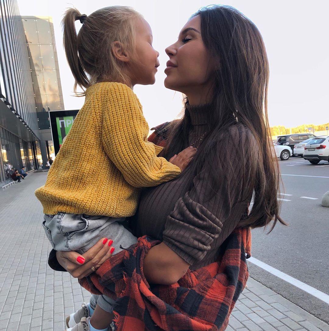 Оксана Самойлова с дочерью