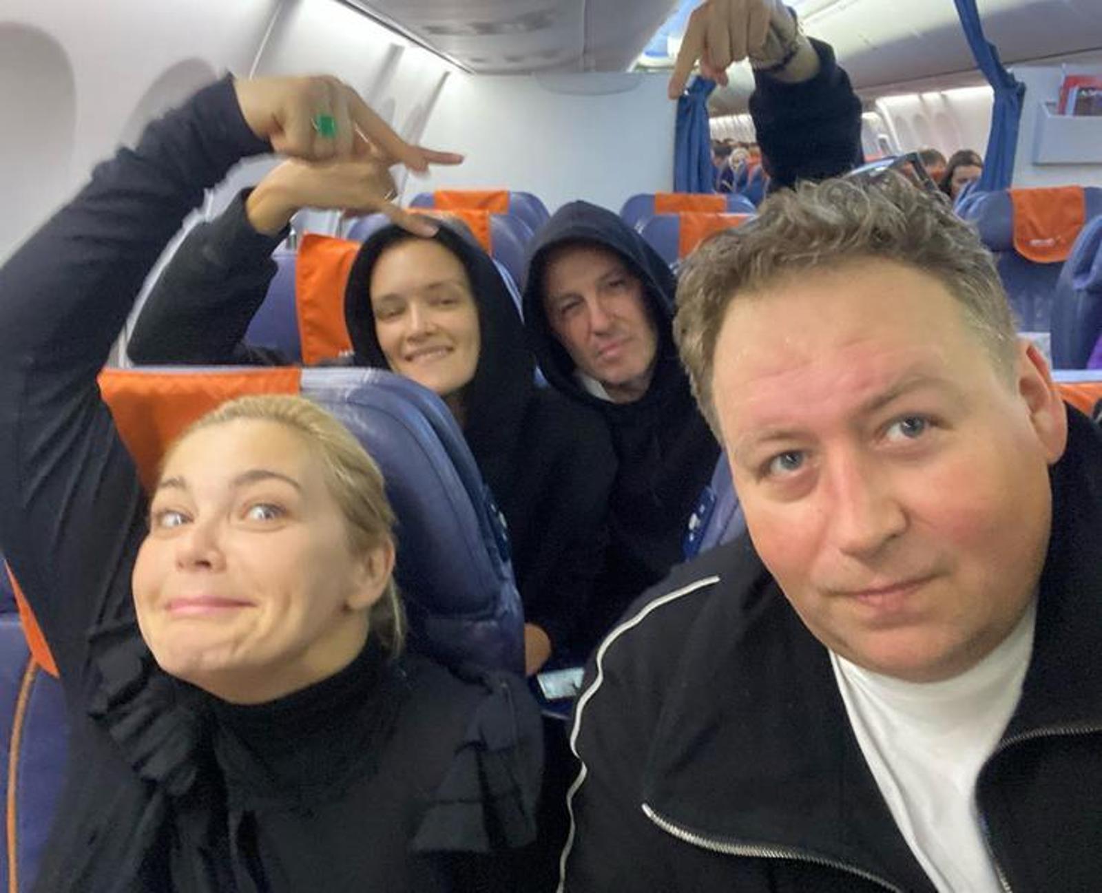 Ирина Пегова с коллегами во время перелета