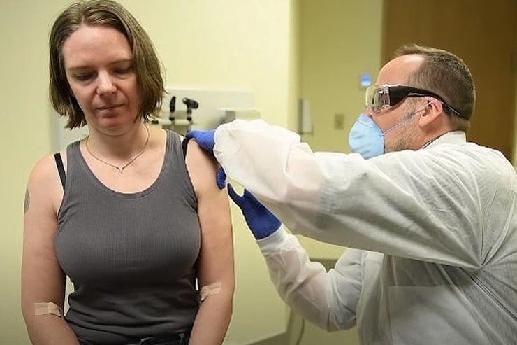 Похоже на прививку от гриппа! Первая испытательница вакцины от коронавируса рассказала о своем состоянии