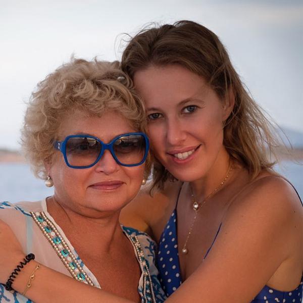 Мама Ксении Собчак была госпитализирована с подозрением на коронавирус
