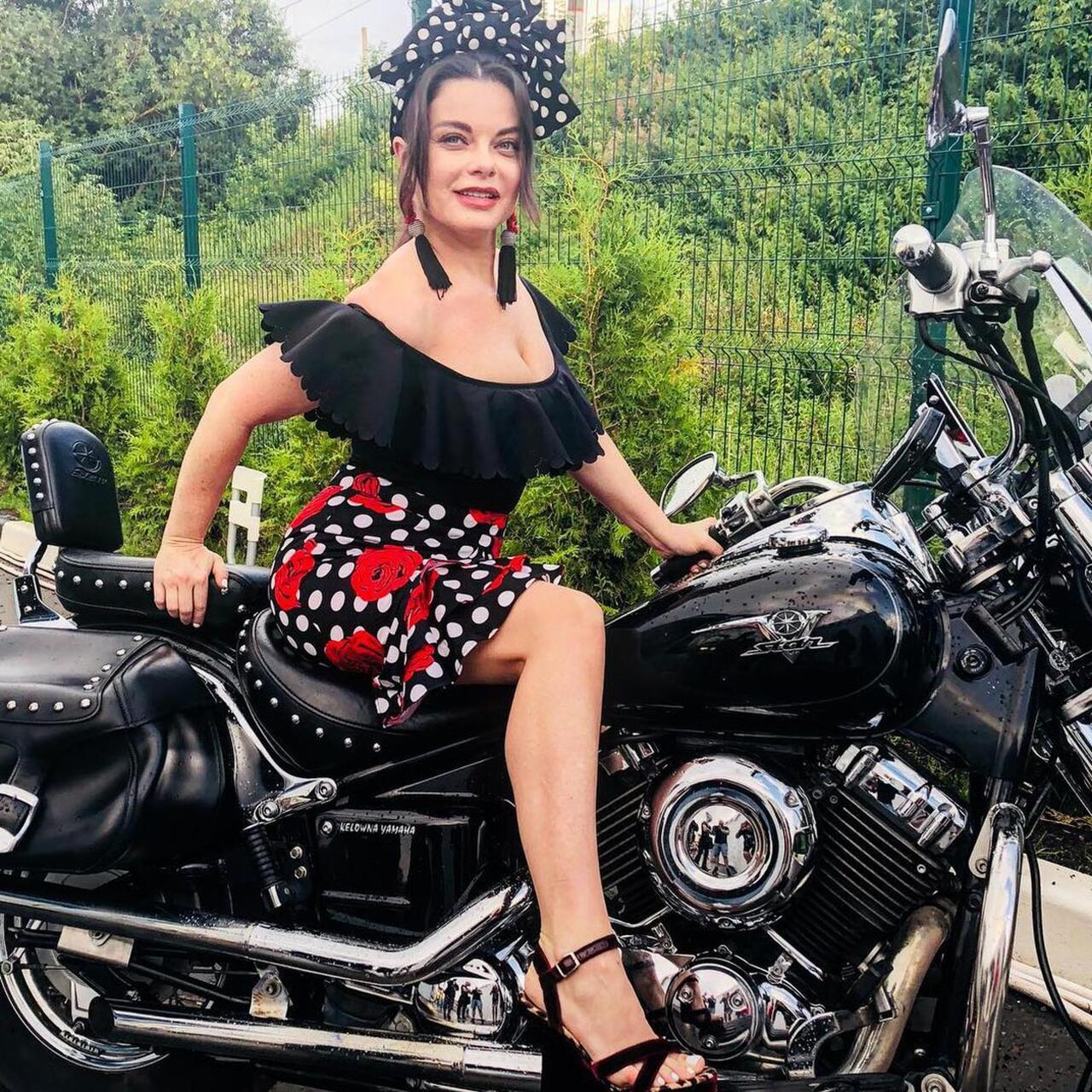 Наташа Королева на мотоцикле