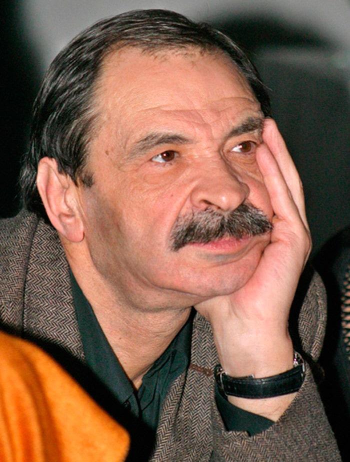 Илья Олейников