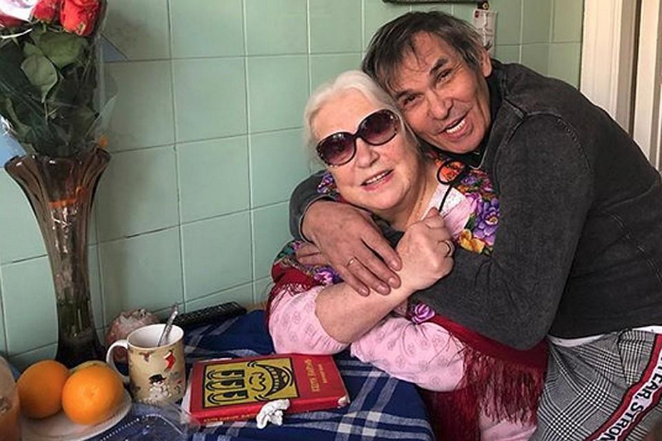 Бари Алибасов с супругой