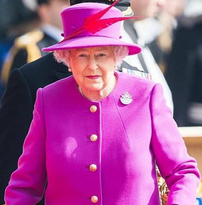 Королева Елизавета II поблагодарила за поддержку в день своего юбилея