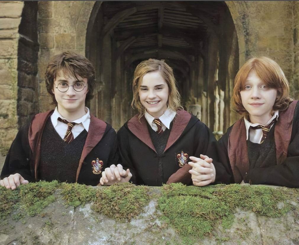 Золотое трио снова вместе: появился первый кадр специального эпизода «Гарри Поттера»