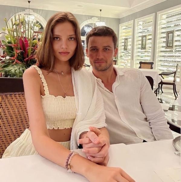 Идеальная семья: Алеся Кафельникова отпраздновала первый день рождения дочери