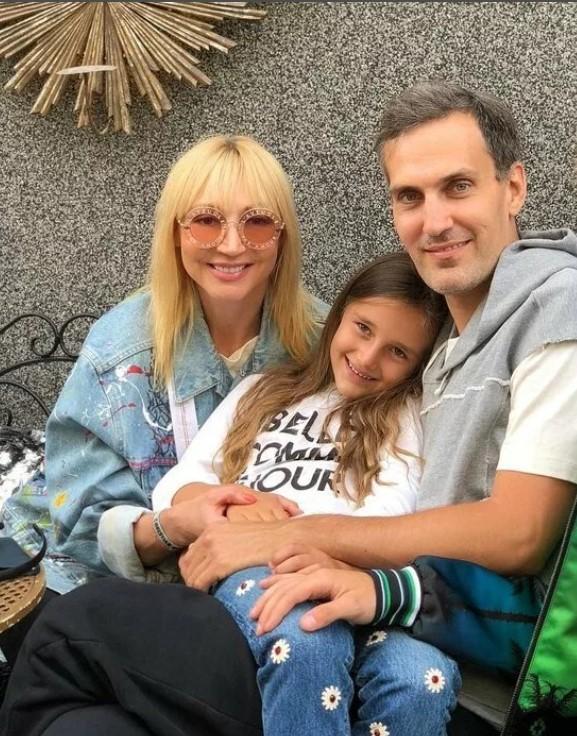 Кристина Орбакайте порадовала редким фото с мужем и дочерью