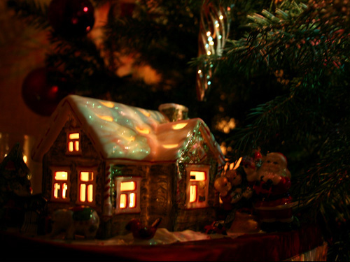Пусть в наступившем году вас не покидает ощущение новогоднего чуда, с блестящим мерцающим снегом и дедом Морозом с мешком самых долгожданных для вас подарков, а  в вашем доме пусть всегда будет уютно и тепло! Superbelka