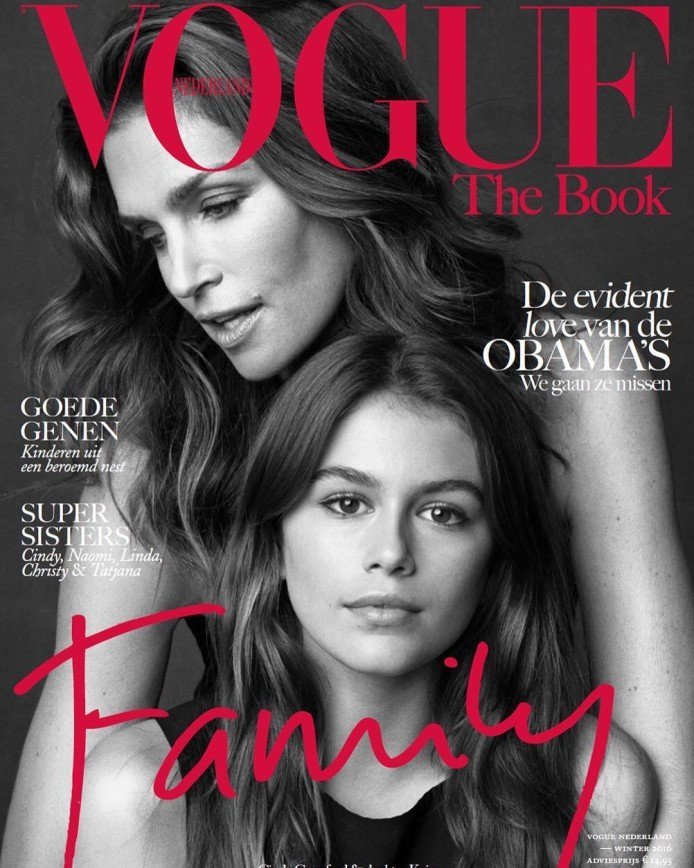 Синди Кроуфорд с дочерью на обложке Vogue The Book