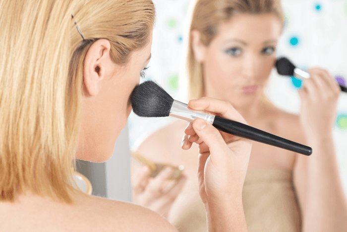 Как добиться омоложения кожи отказом от макияжа