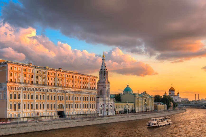 Власти Москвы выделили более 85 млн рублей на разгон облаков 1 Мая