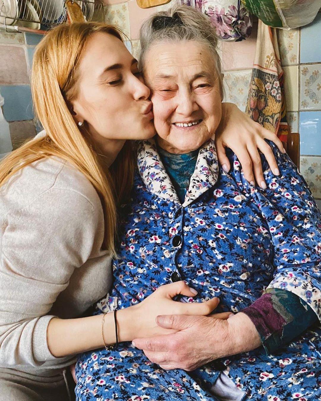 Мария Кравцова с бабушкой