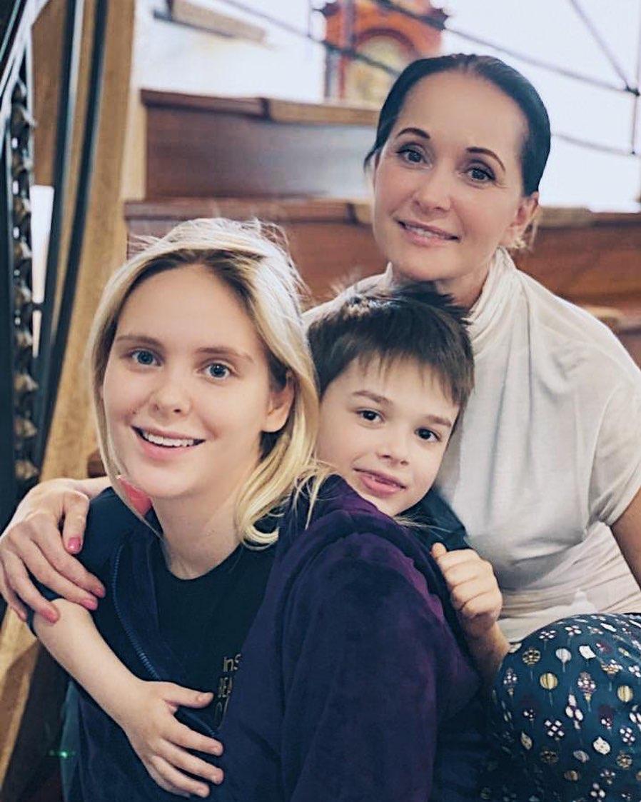 Ольга Кабо с детьми