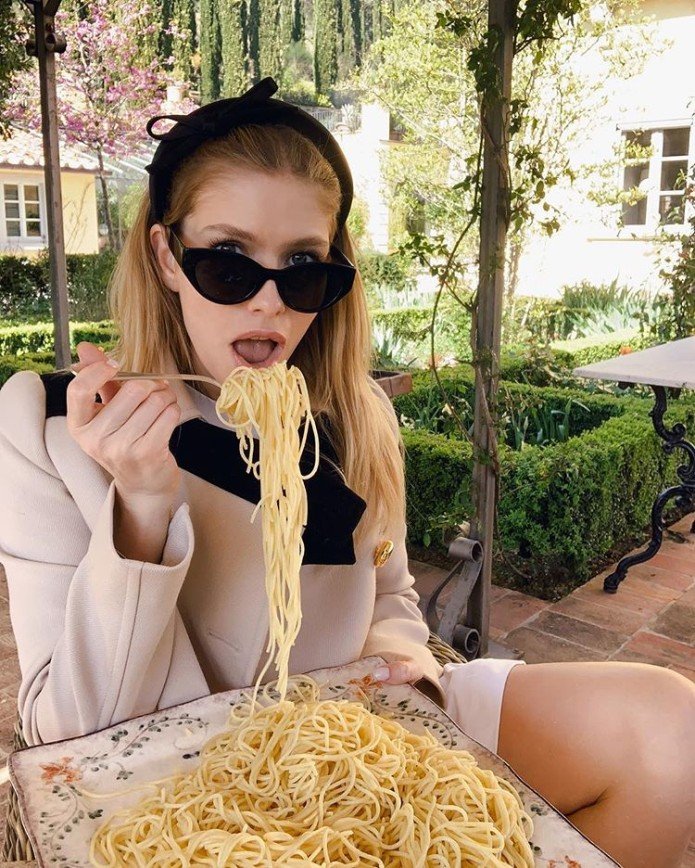 Ей можно: Лена Перминова опубликовала фото с тарелкой спагетти