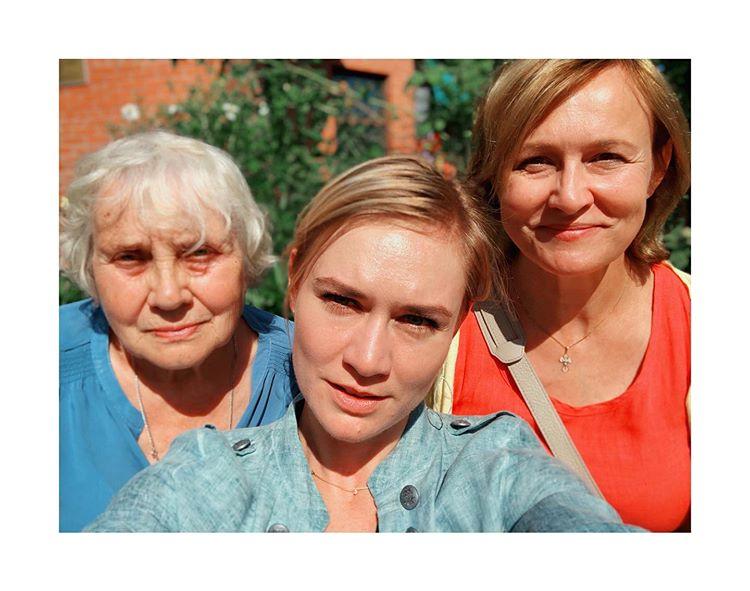 Мария Машкова с мамой и бабушкой