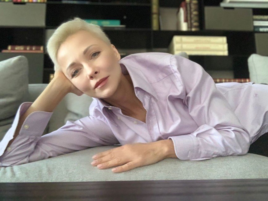 Я не колю ботокс: 46-летняя Дарья Повереннова рассказала об уходе за кожей лица