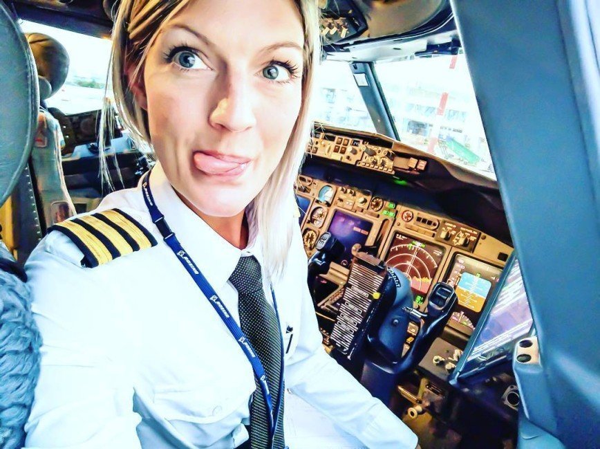 Девушка-пилот, ставшая интернет сенсацией