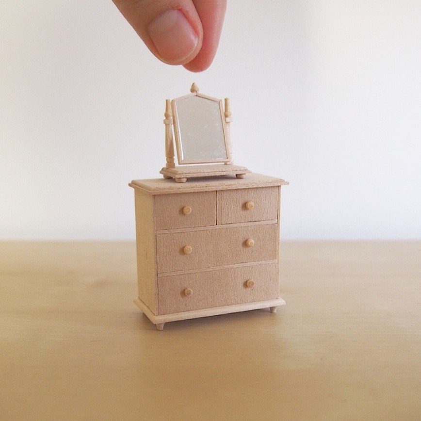 Крошечная мебель от Эмили Бутард