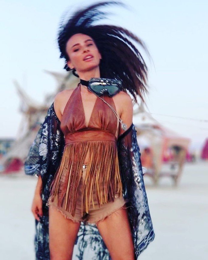 Это реально другая планета: Саша Зверева поделилась впечатлениями о фестивале "Burning Man"