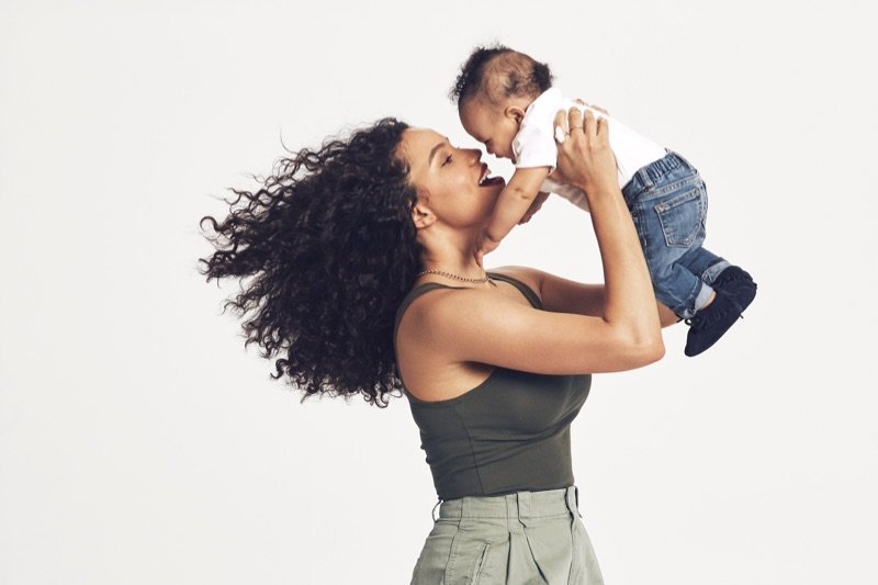 Звездные мамы с детьми снялись в рекламе Gap