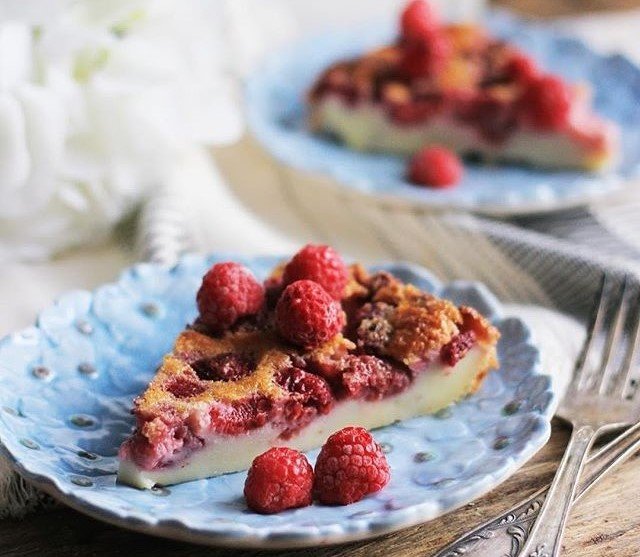 Летняя выпечка: тарт, клафути и пирог с сезонными ягодами