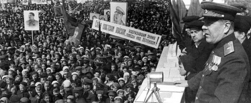 Победа 1945 года над фашистской германией. День Победы 9 мая 1945. Фото день Победы 9 мая 1945 года. Фото 9 мая 1945. Выступление Сталина 9 мая 1945 года.