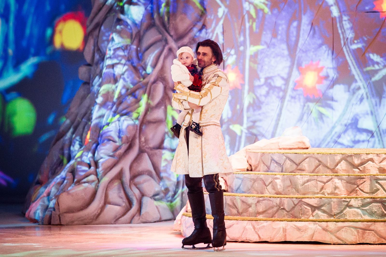 Петр Чернышев и дочь Мила в ледовом спектакле «Спящая красавица. Легенда двух королевств»