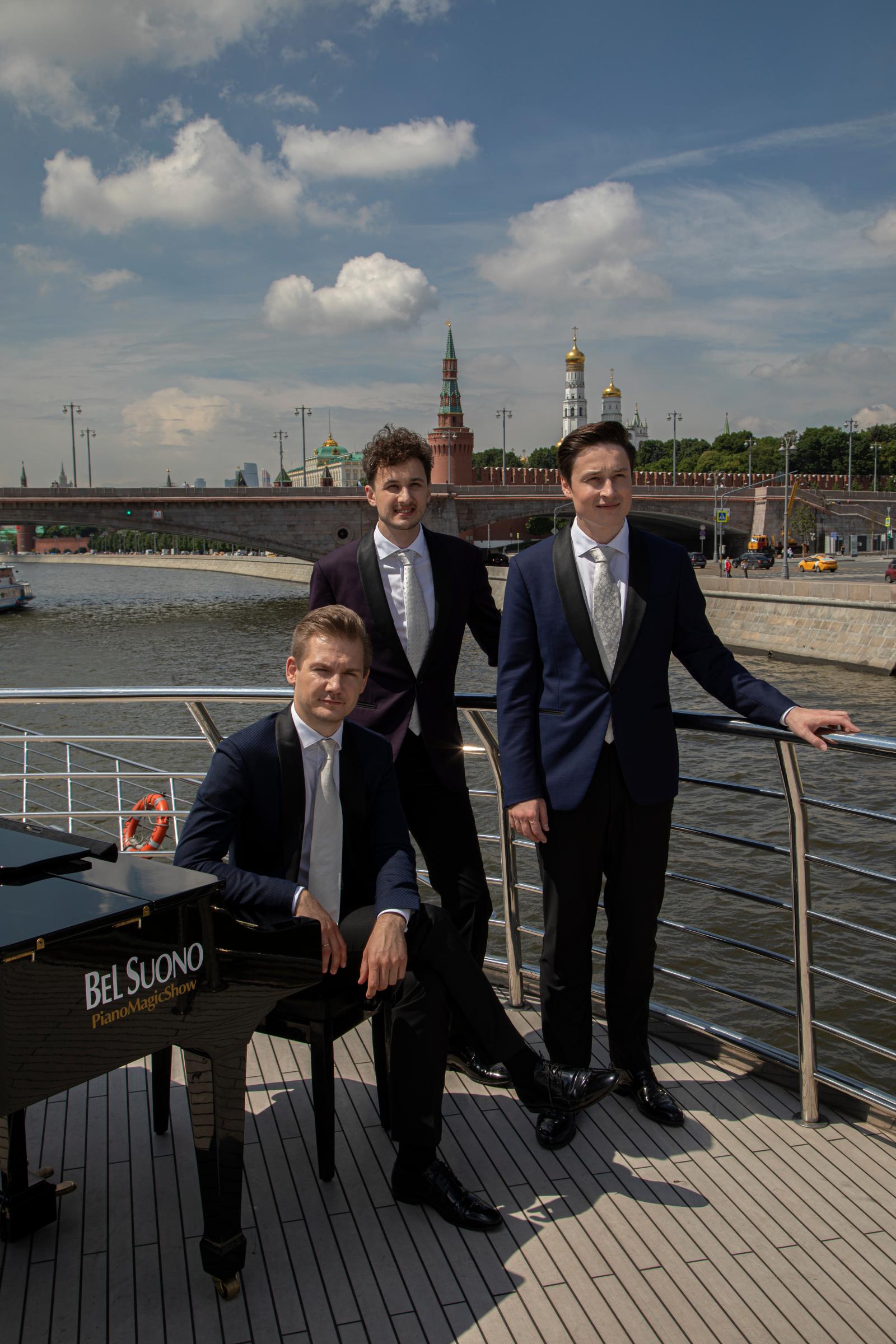 Фортепианное трио Bel Suono и Ансамбль имени Александрова выпустили самый масштабный видеоклип, снятый на Москве-реке 