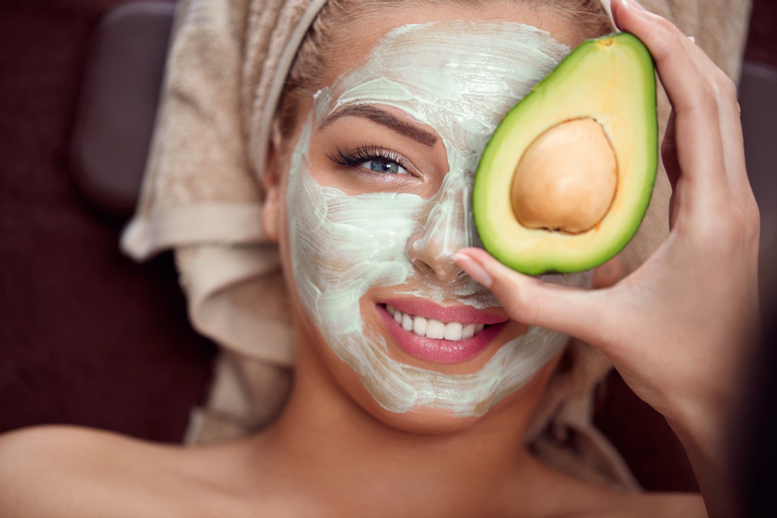 Уход дорогой женщины: как авокадо из супермаркета сделает вашу кожу увлажненной и сияющей