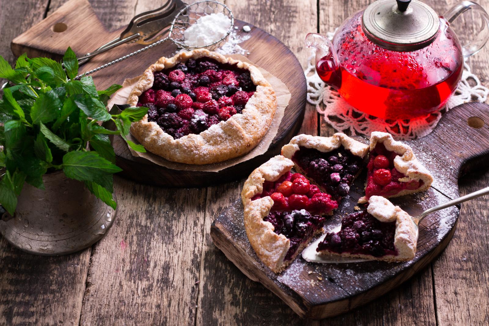 Освобождаем холодильник: три вкусных пирога с замороженными ягодами