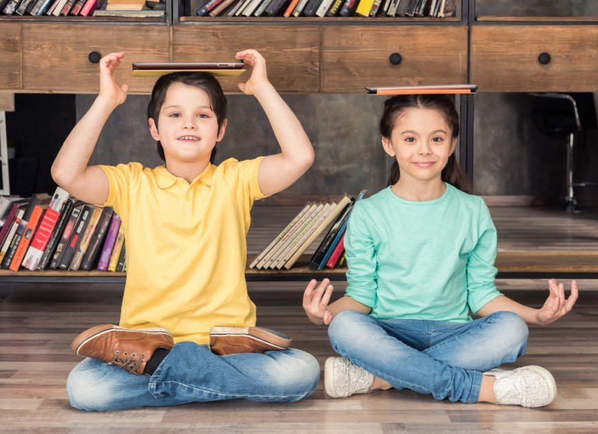 Йога поможет детям справиться со школьным стрессом