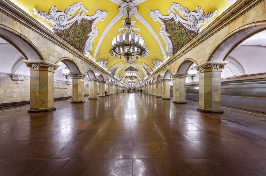 Станция метро "Комсомольская"