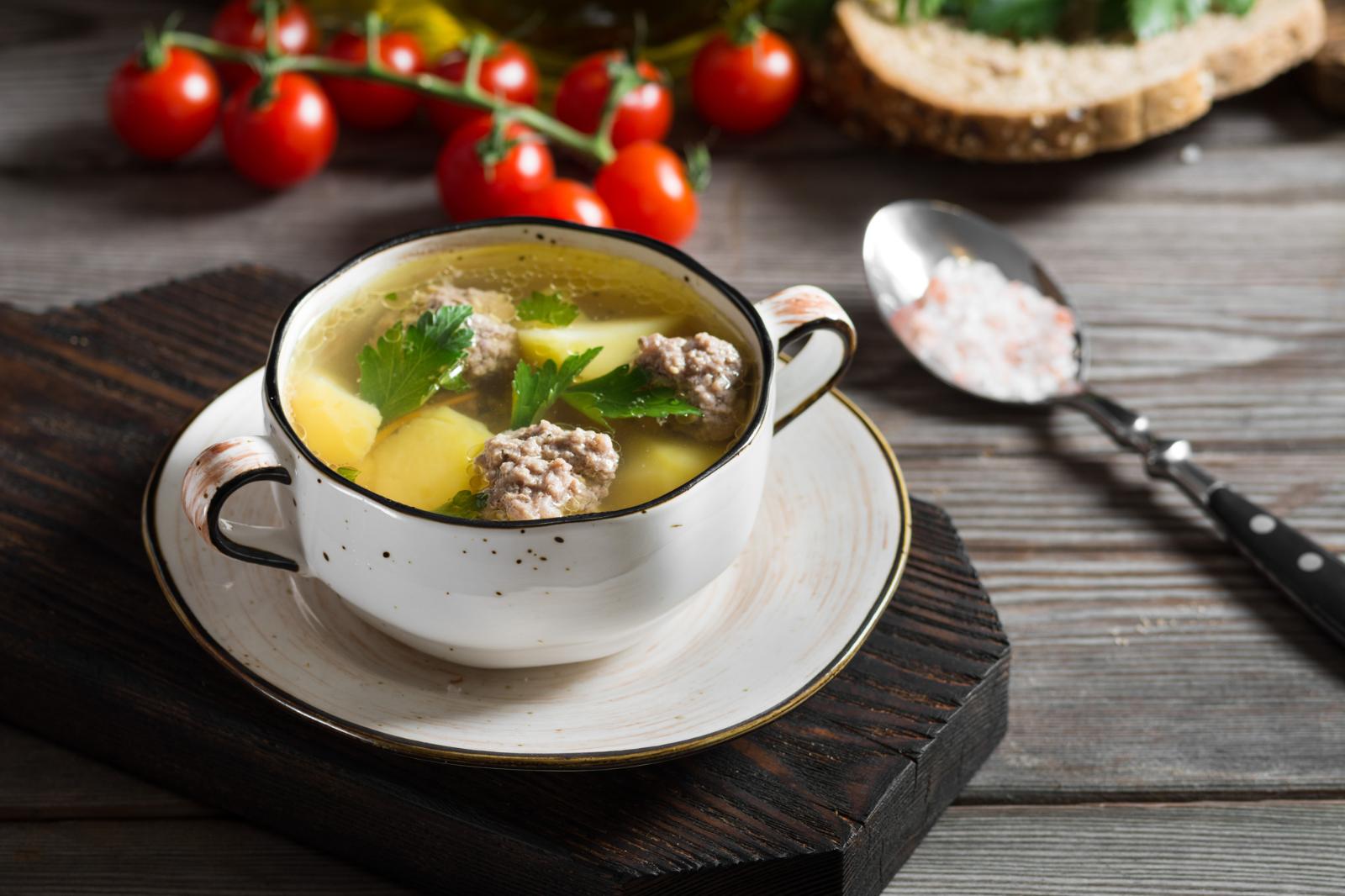 Обед за 30 минут! Сытный суп с тефтелями от Раисы Алибековой