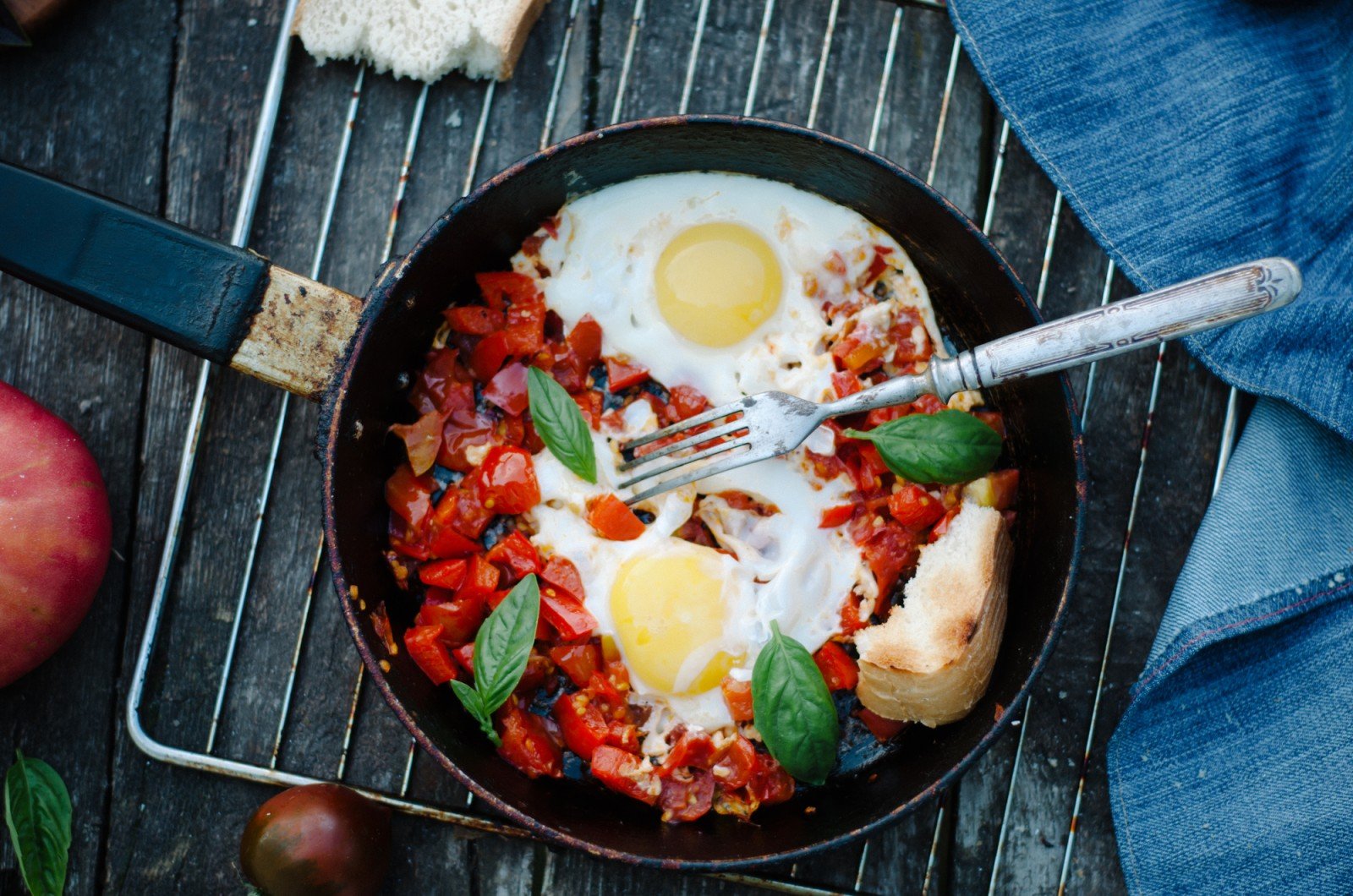 Семейный завтрак: пять способов разнообразить блюда из яиц (стоит попробовать!)