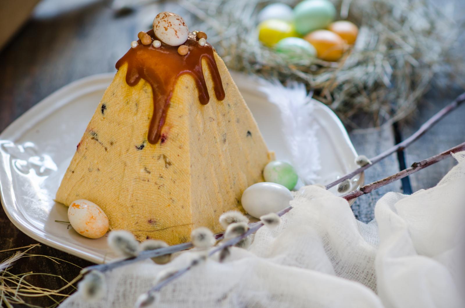 Ягодная, шоколадная и «Рафаэлло»: готовим творожные пасхи к празднику