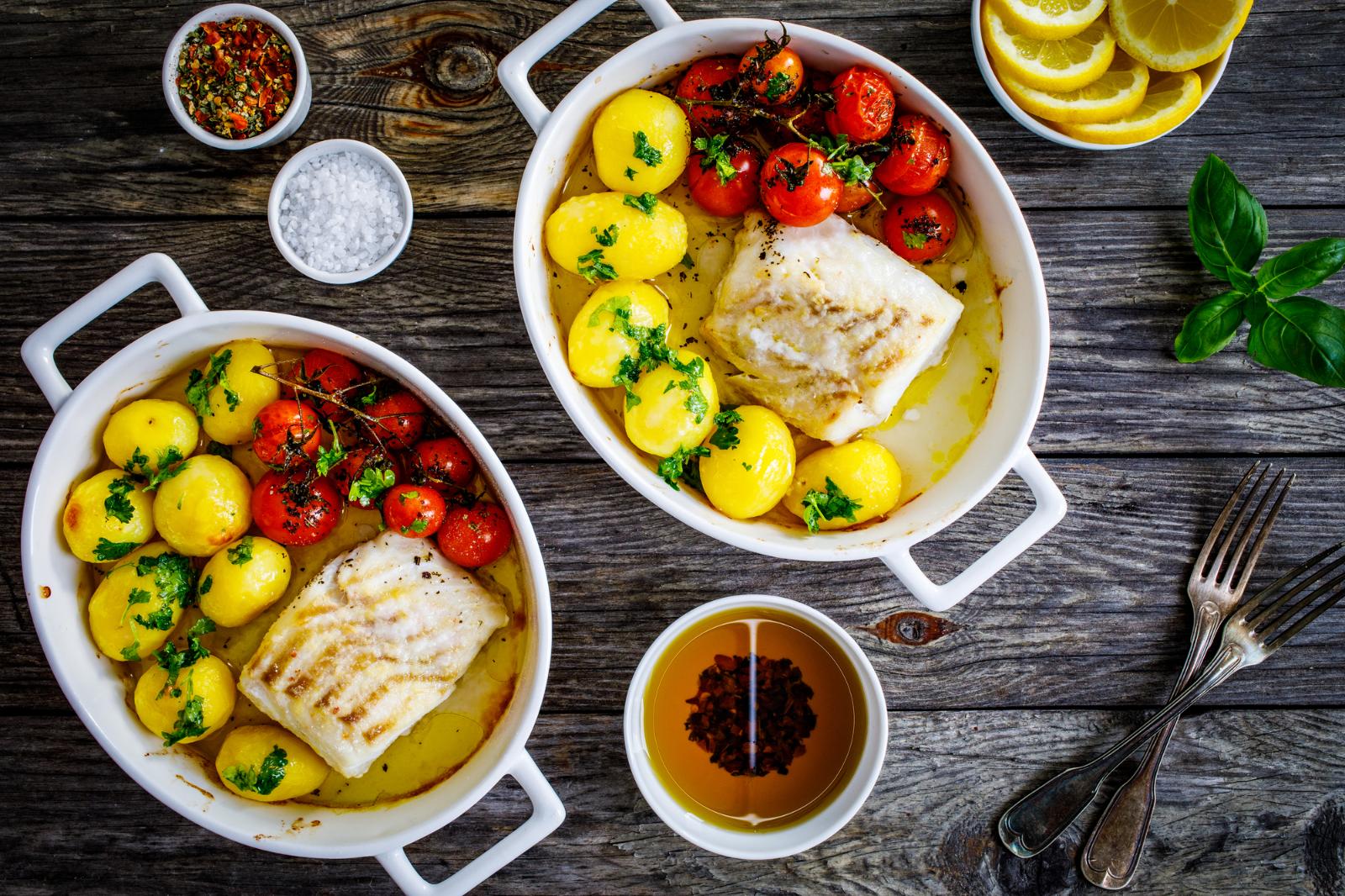 Три рецепта для рыбного дня: как вкусно запечь треску