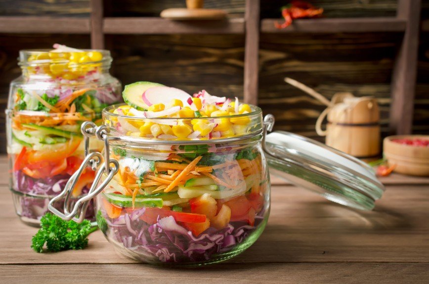 Домашние заготовки: топ-5 полезных и вкусных салатиков к зимнему столу